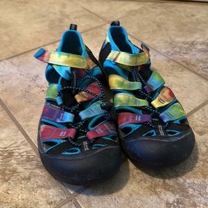 Tie dye keen sandals